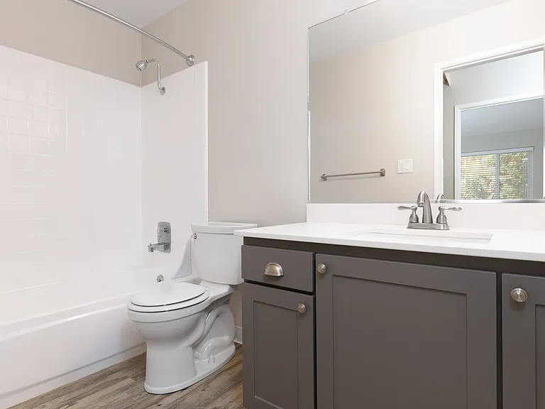 Mission Heights Apartments — Photo 19