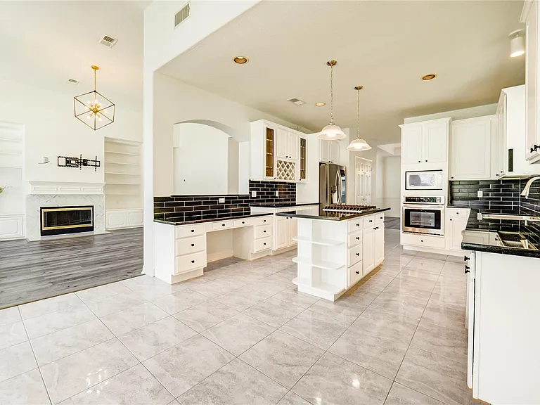8803 Memorial Creek Dr — Photo 32