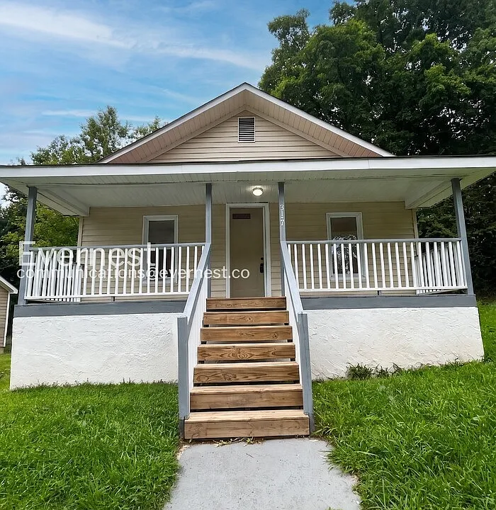 317 W 23rd St