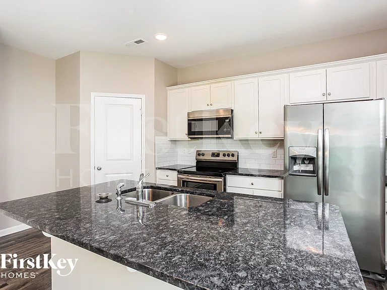 2814 Curbstone Ln — Photo 7