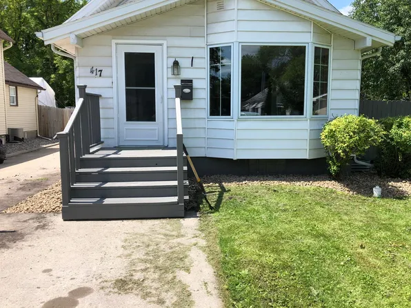 417 12th St S, Moorhead, MN 56560