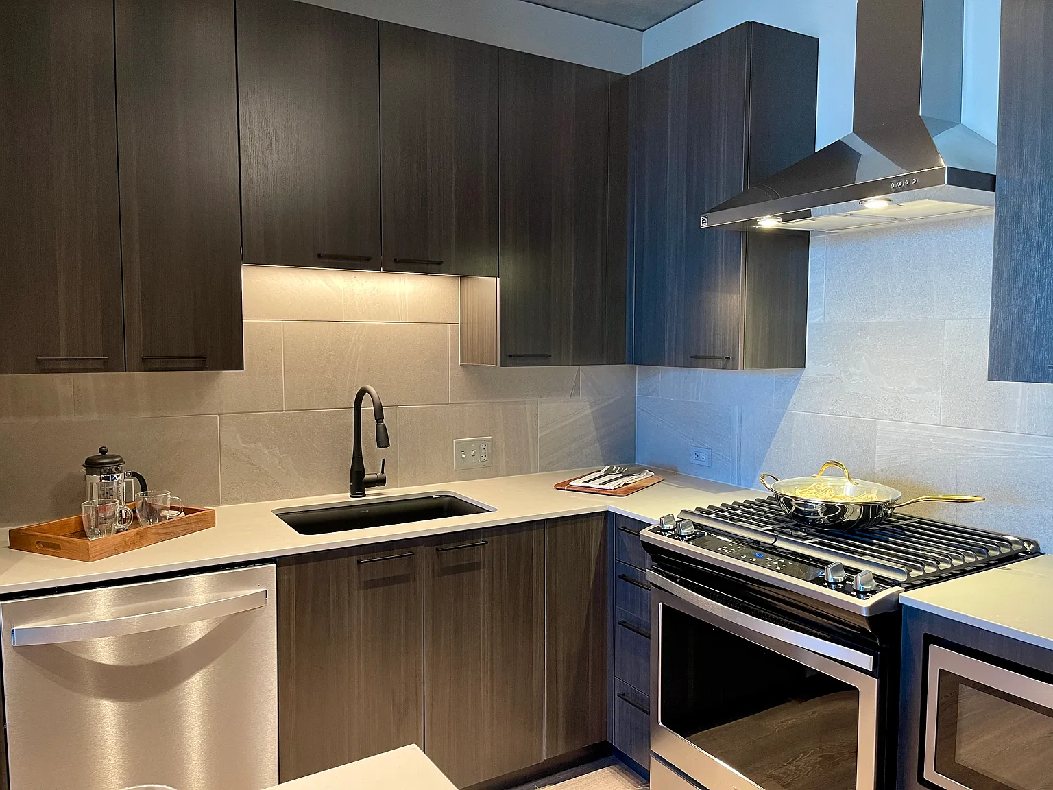 1 bed, 702 sqft, $2,720 — Photo 1
