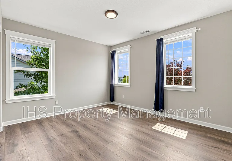 9711 Nottingham Dr — Photo 14