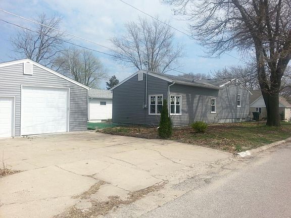 Oversized 2 car garage