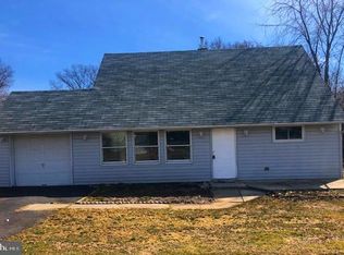 28 Violet Rd, Levittown, PA 19057