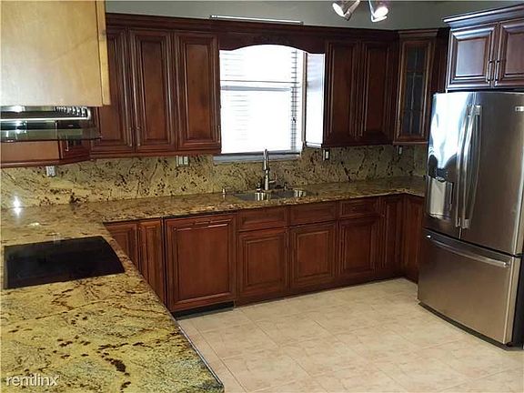 0004_1049694594_large