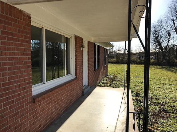 4th image of 225 Rose Wood Ln