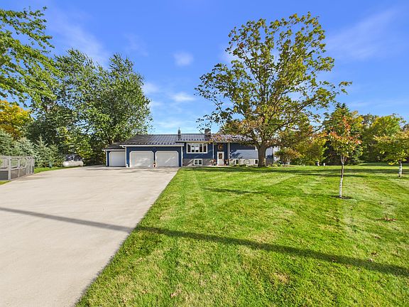 5th image of 44538 Saukview Dr