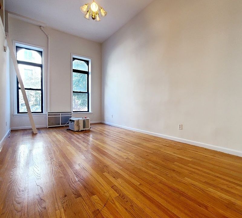 2nd image of 146 W 75th St APT 2A