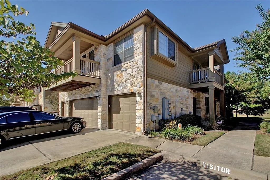 2 bed, 2.5 bath, 1473 sqft, $1,900 — Photo 1