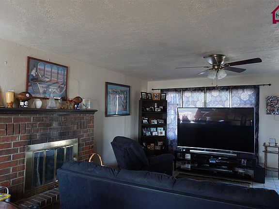 2nd image of 107 E Cambridge Dr
