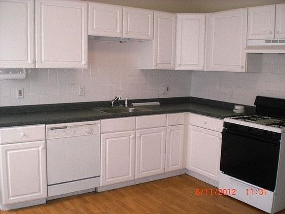 3rd image of 119 Bath St