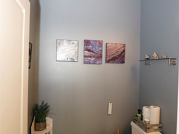 3rd image of 9301 174th Street E