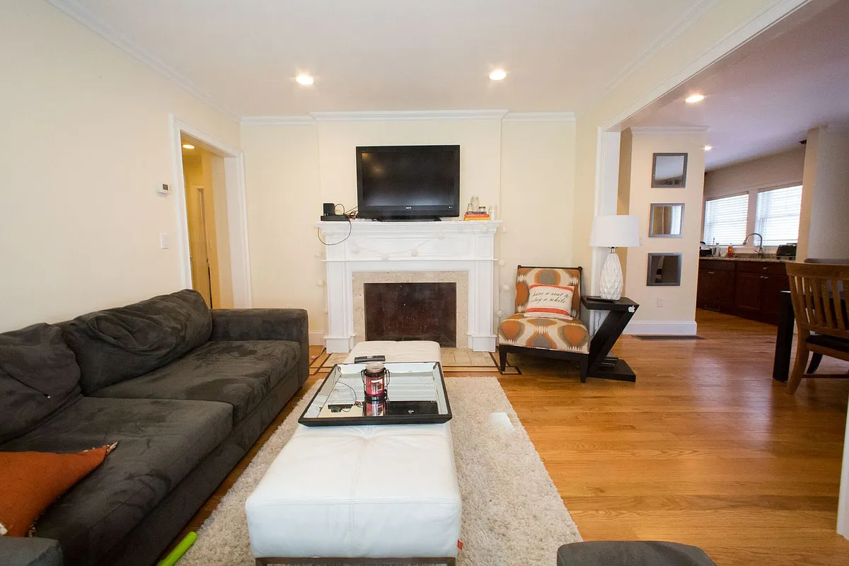 Building Photo - 39 Beaconsfield Rd #1