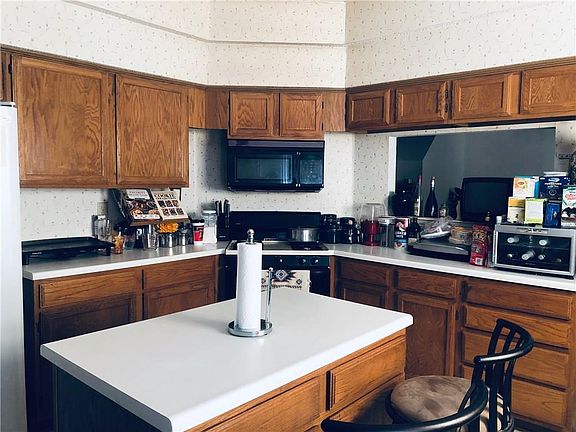 3rd image of 142 Wildwood Dr