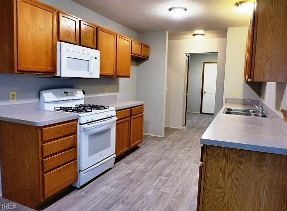 5th image of 299 Beach St