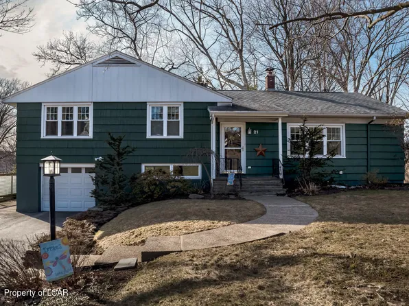 21 Highland Dr, Dallas, PA 18612