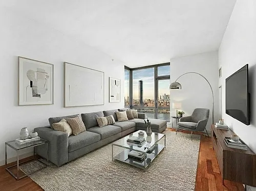 100 Jay St Photo 1