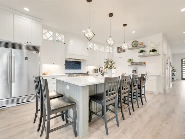 327 Lovers Ln, Terrell, TX 75160