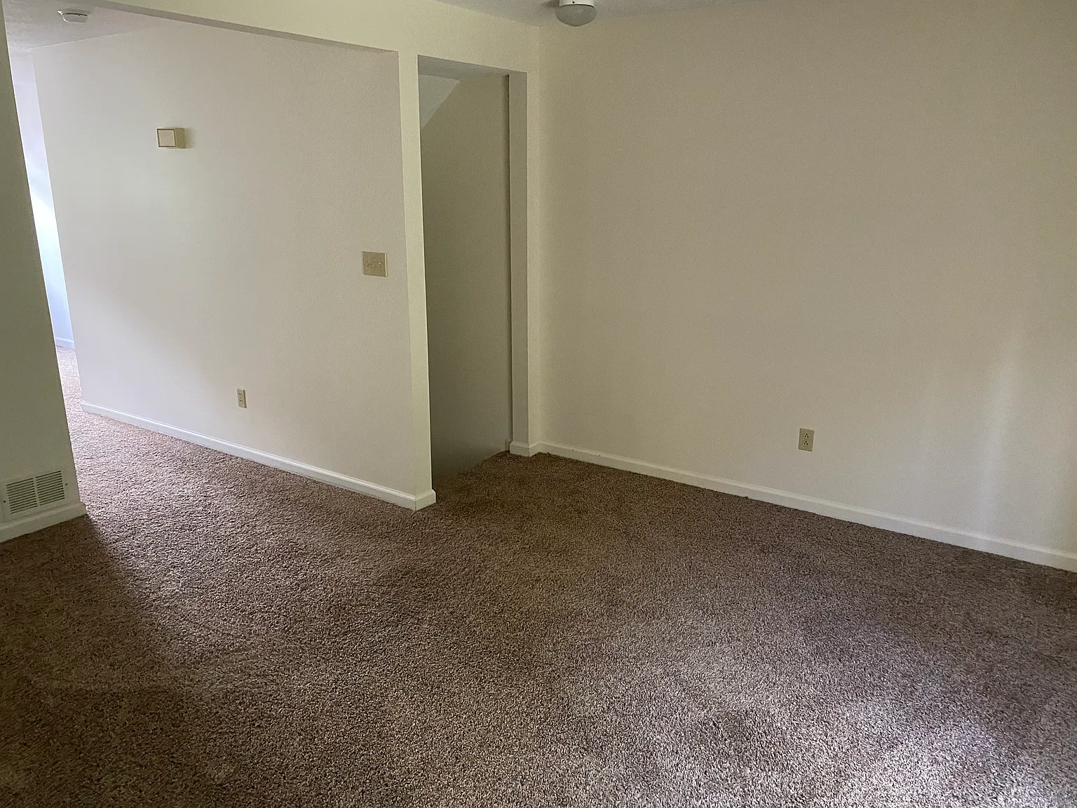 2 bed, 1.5 bath, 1000 sqft, $1,000 — Photo 3
