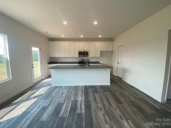 4th image of 144 Salem Springs Ln #6