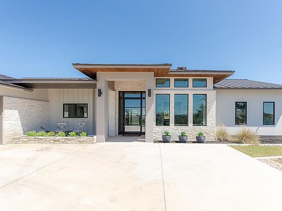 2nd image of 1005 Cielo Dr E