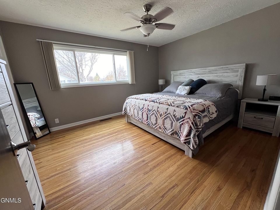 2nd image of 306 Hillcourt