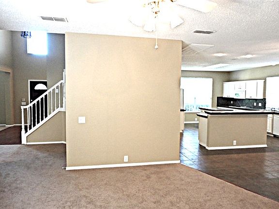 4th image of 413 Durrand Oak Dr