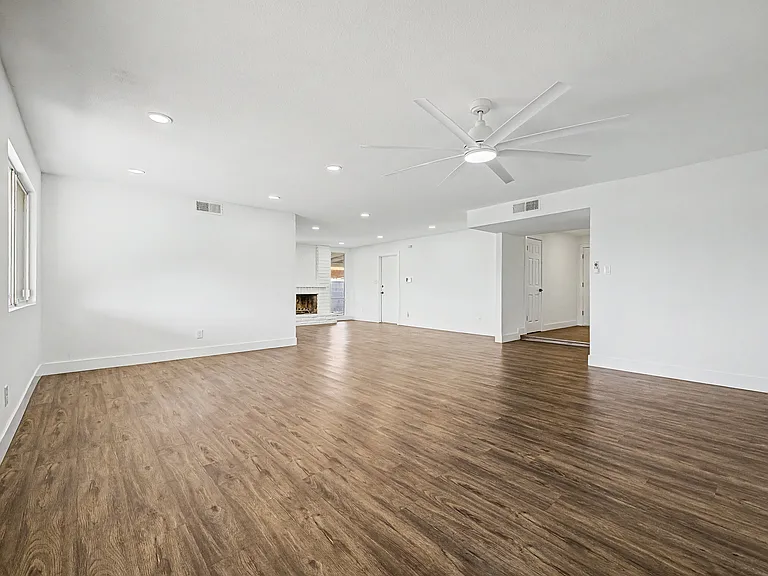 3236 E Windrose Dr — Photo 5