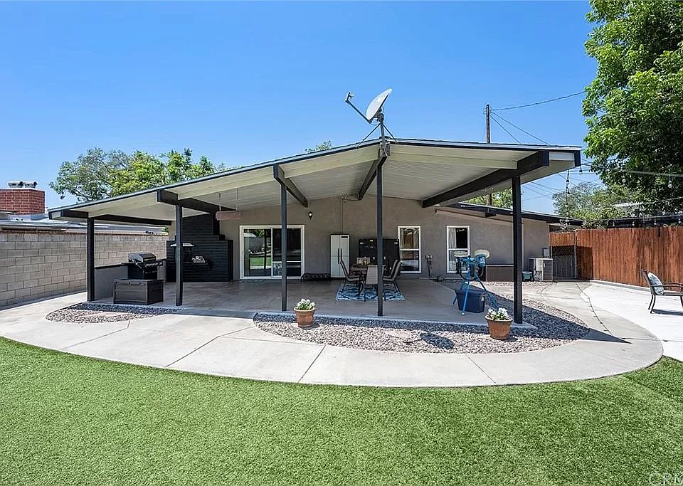 1st image of 712 N Mountain View Pl