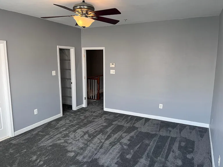 610 Garden View Sq — Photo 10