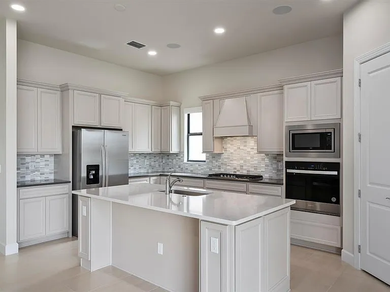 818 SE Courances Dr — Photo 11