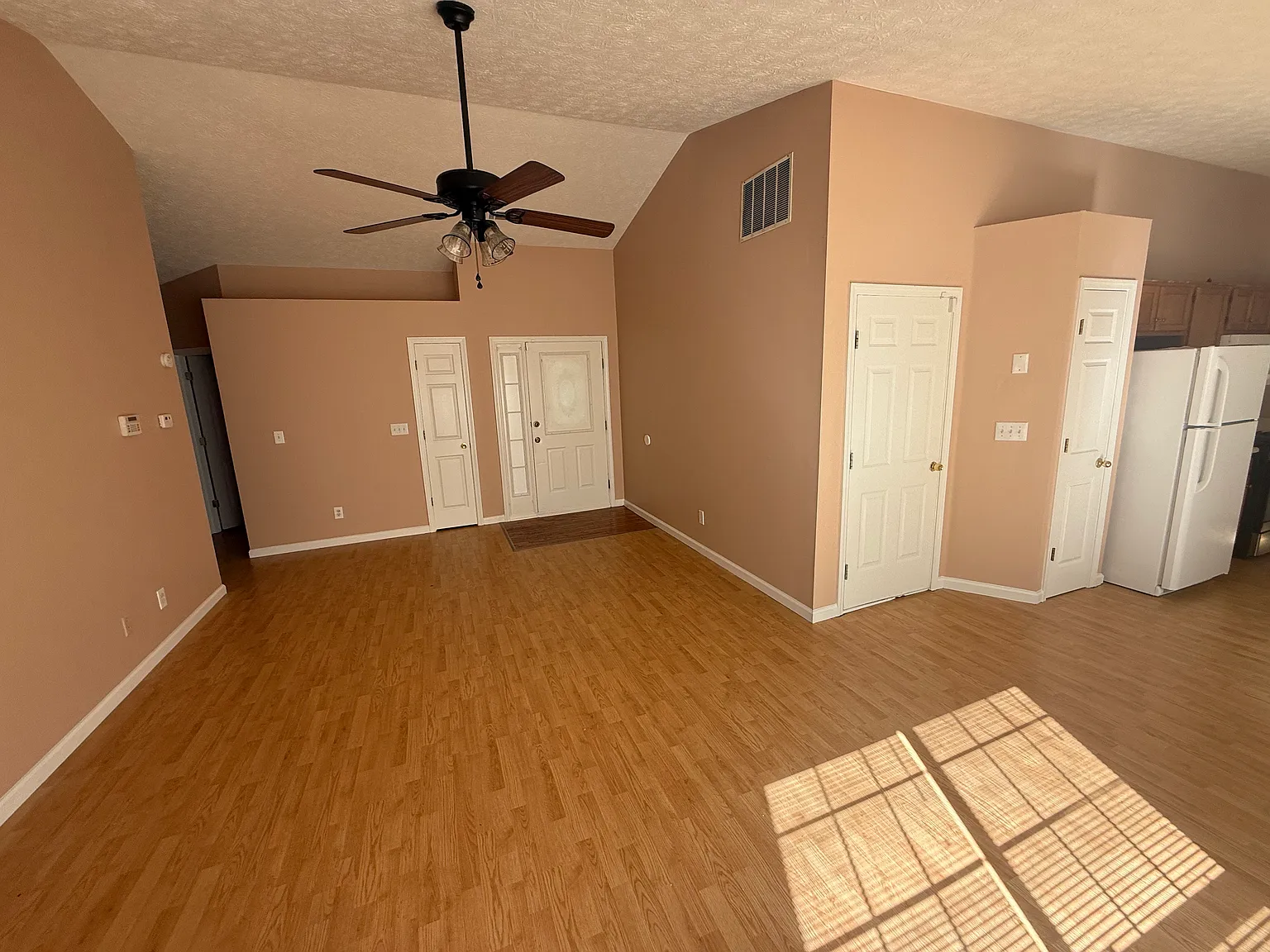 3 bed, 1164 sqft, $2,200 — Photo 1