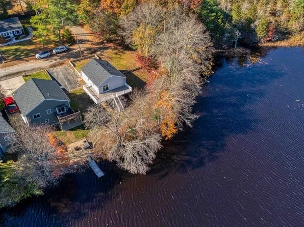 79 Crystal Lake Dr, Carver, MA 02330