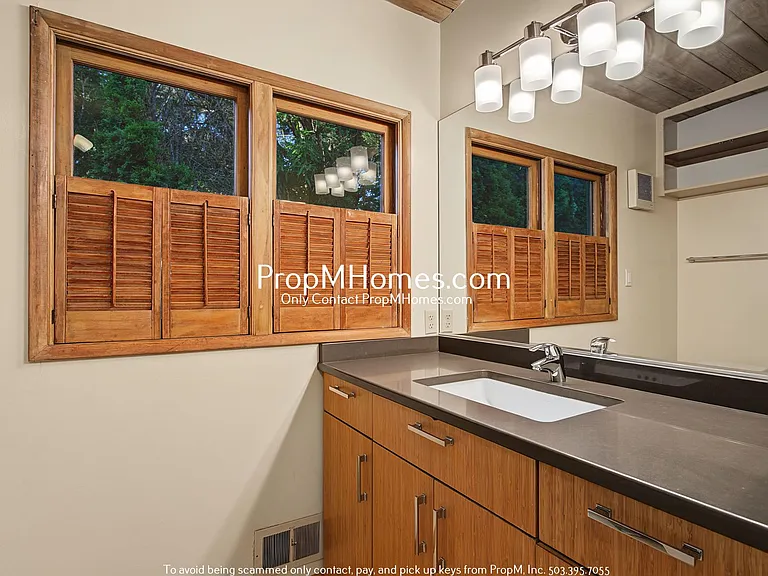 1027 SE 23rd Ave — Photo 13
