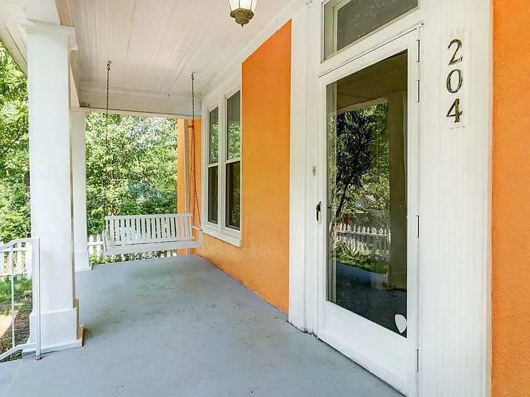 204 Barker St — Photo 3