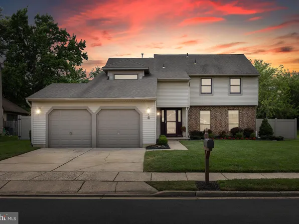 4 Meadowrue Dr, Mount Laurel, NJ 08054