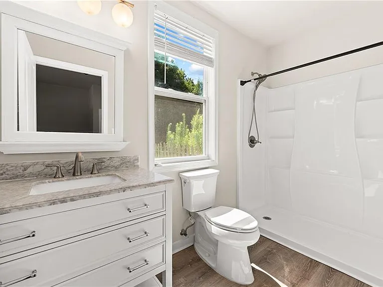 221 Columbus Dr — Photo 14