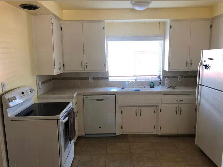 5354 E Falls View Dr — Photo 2