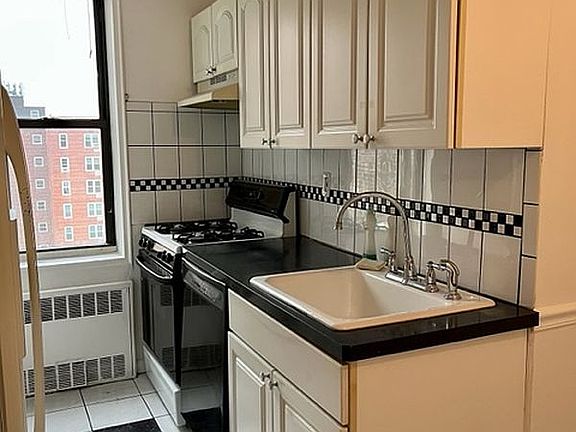 4th image of 2280 Burnett St APT 6J