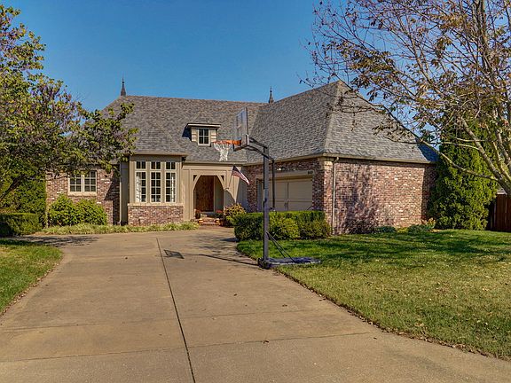 2nd image of 949 E Westchester Drive