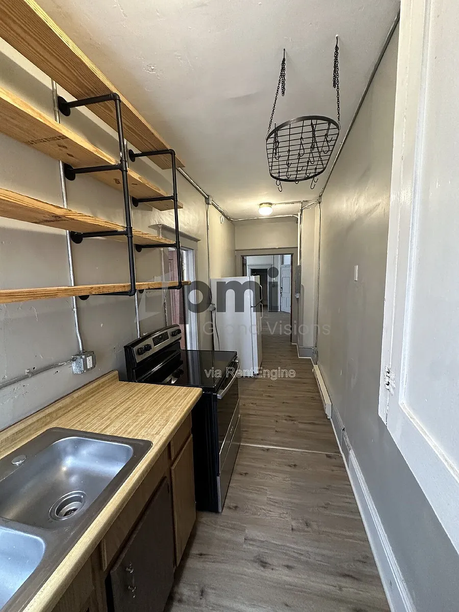 Building Photo - 601 1/2 Monroe Ave #27