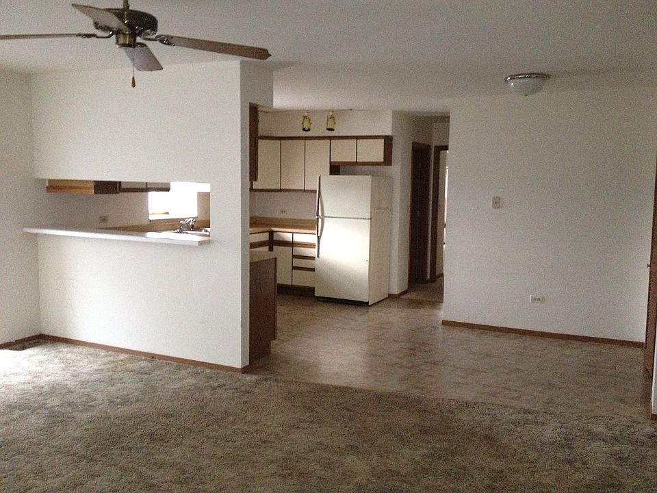 2nd image of 629 W Rollins Rd Ste 4
