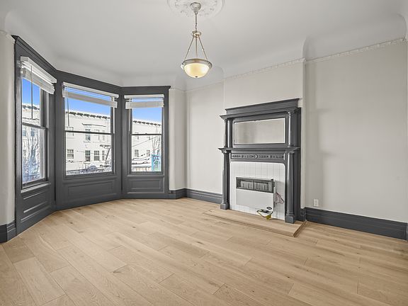 2nd image of 261 Divisadero St