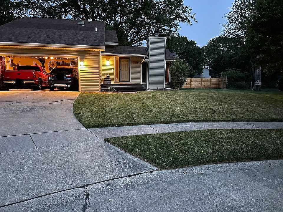 2nd image of 2305 Osage Ct
