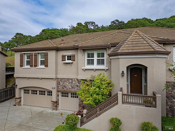 2nd image of 806 Bridle Ridge Drive