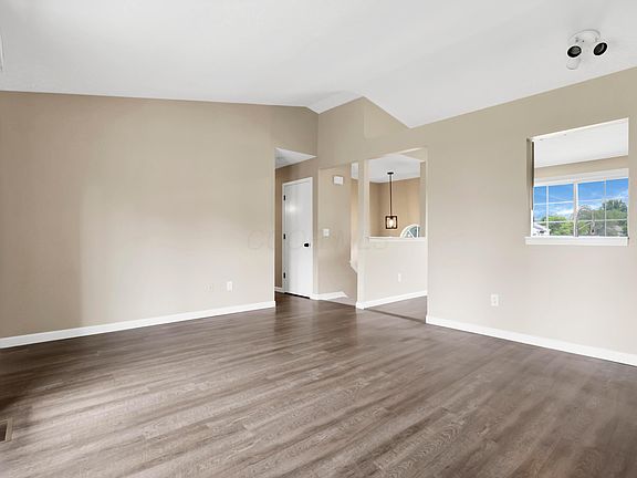 5th image of 485 Warwick Ln