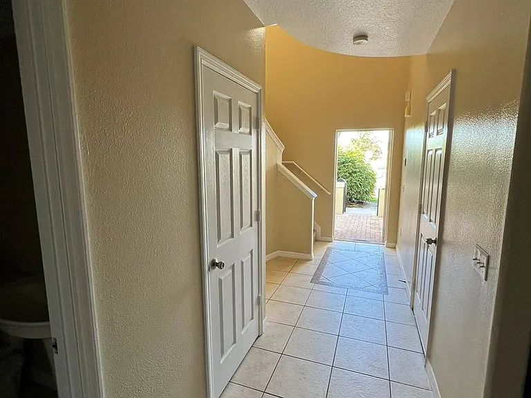 2202 Seven Oaks Dr — Photo 5