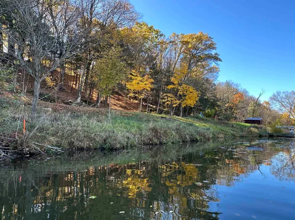 34 SW Allow Ave, La Valle, WI 53941