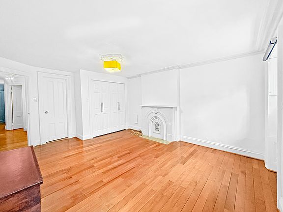 2nd image of 44 Clifton Pl APT 1